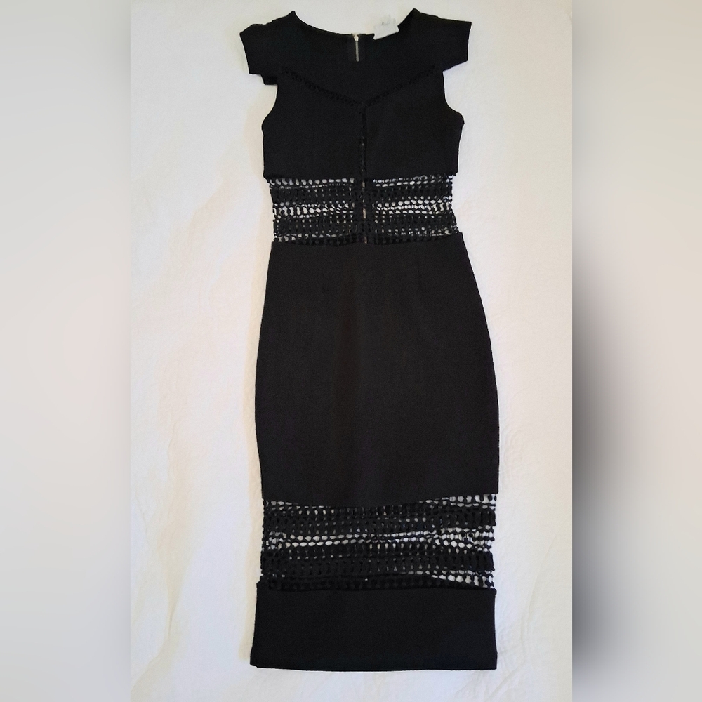 ELEGANT BLACK CAP SLEEVE FITTED DRESS